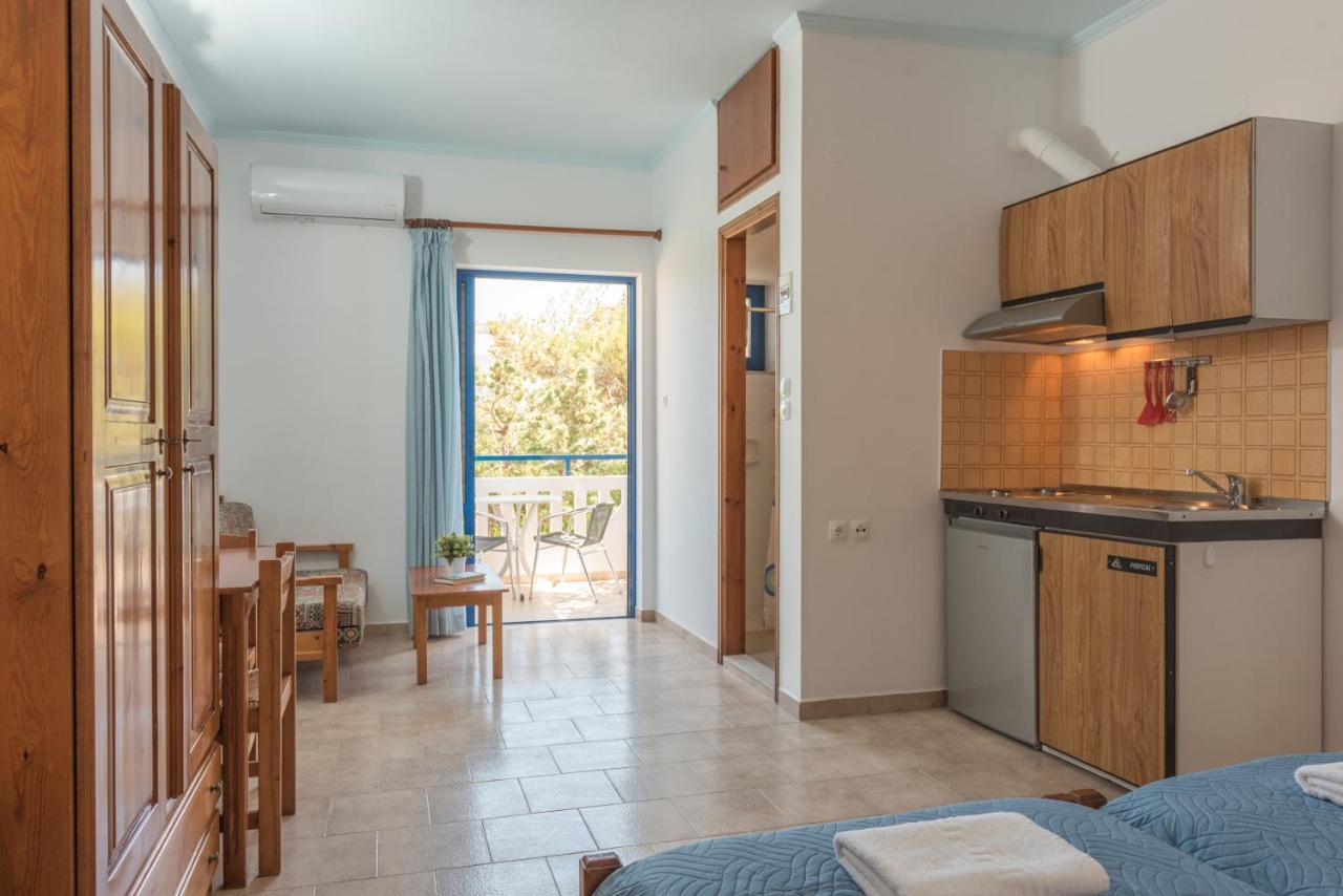 Anthea Apartments Palaiochora Ngoại thất bức ảnh