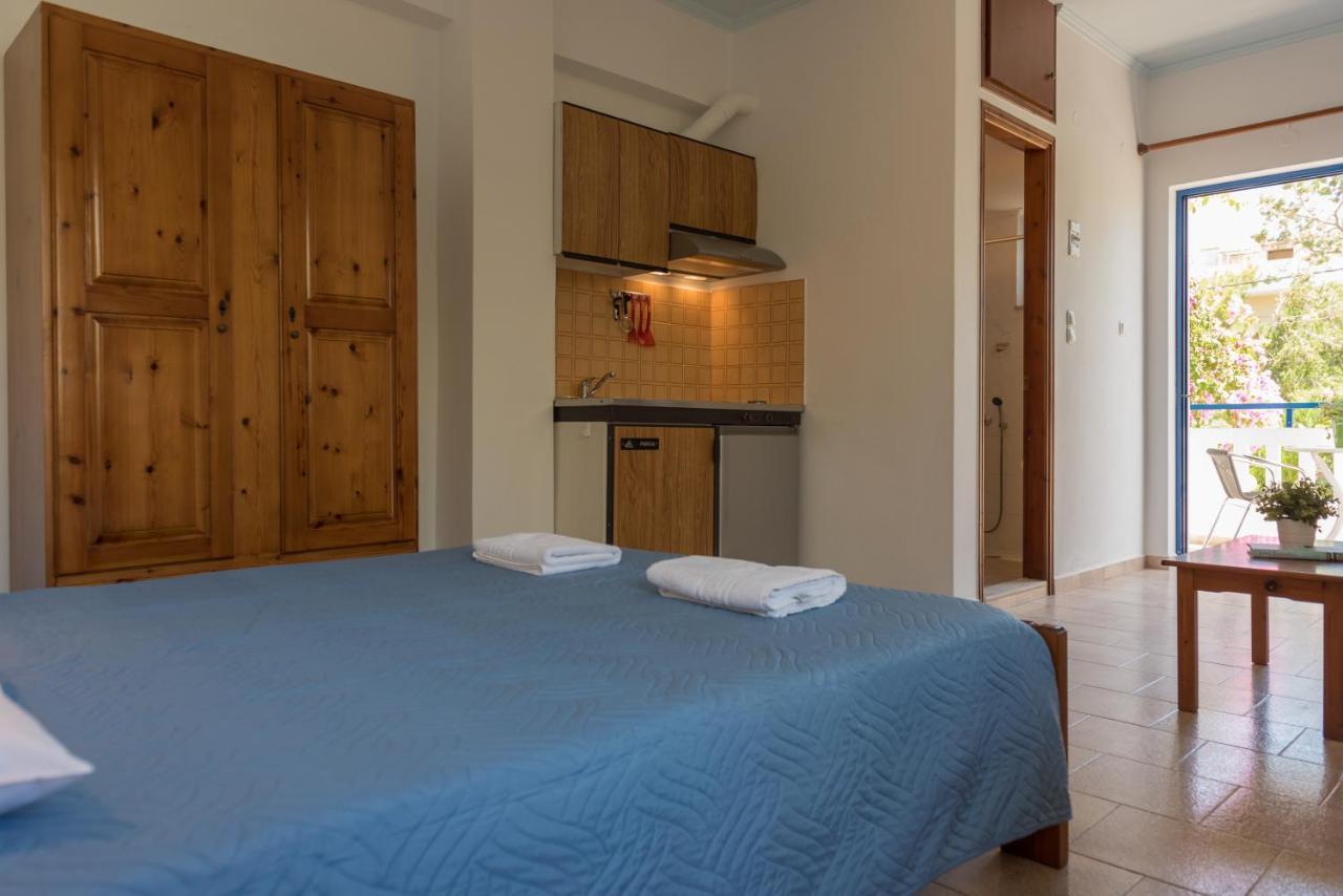 Anthea Apartments Palaiochora Ngoại thất bức ảnh