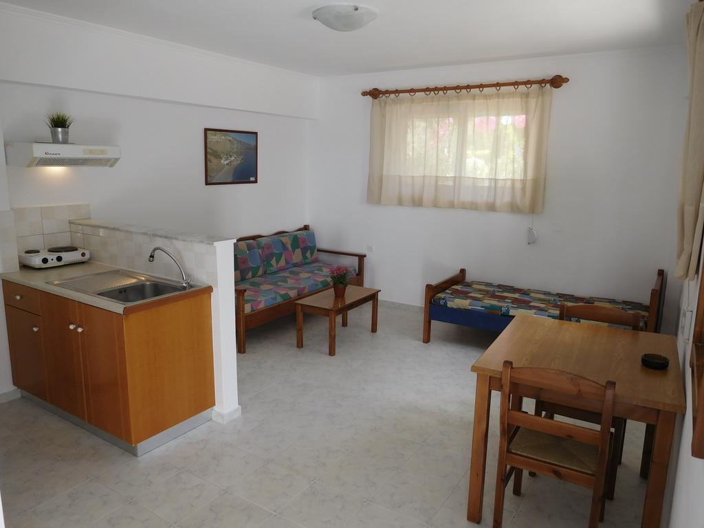 Anthea Apartments Palaiochora Ngoại thất bức ảnh