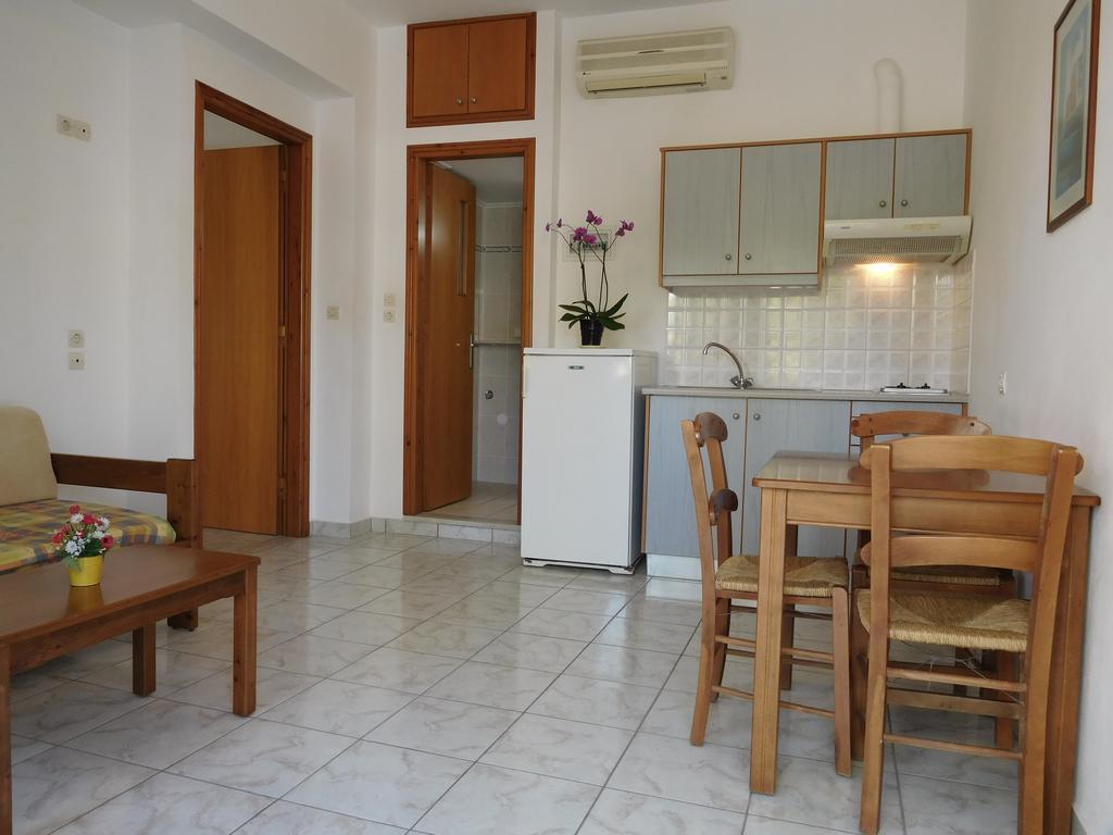 Anthea Apartments Palaiochora Ngoại thất bức ảnh