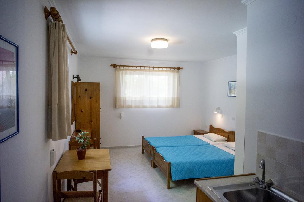 Anthea Apartments Palaiochora Ngoại thất bức ảnh