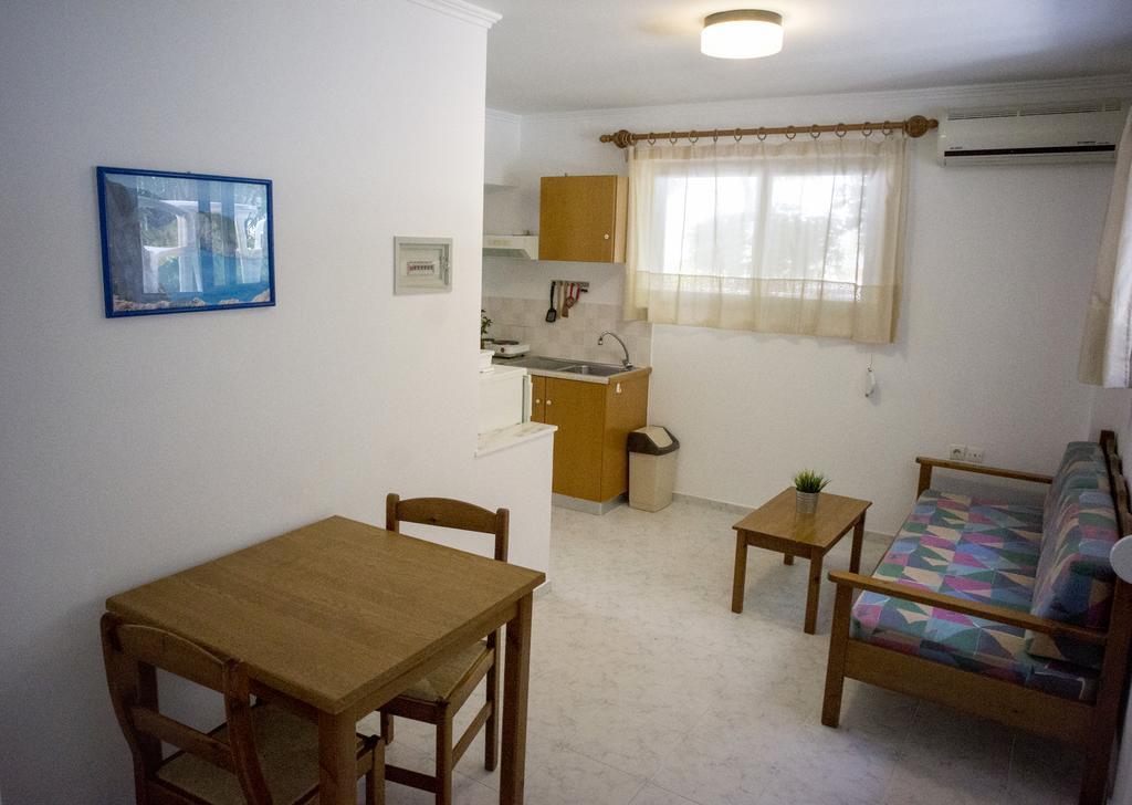 Anthea Apartments Palaiochora Ngoại thất bức ảnh